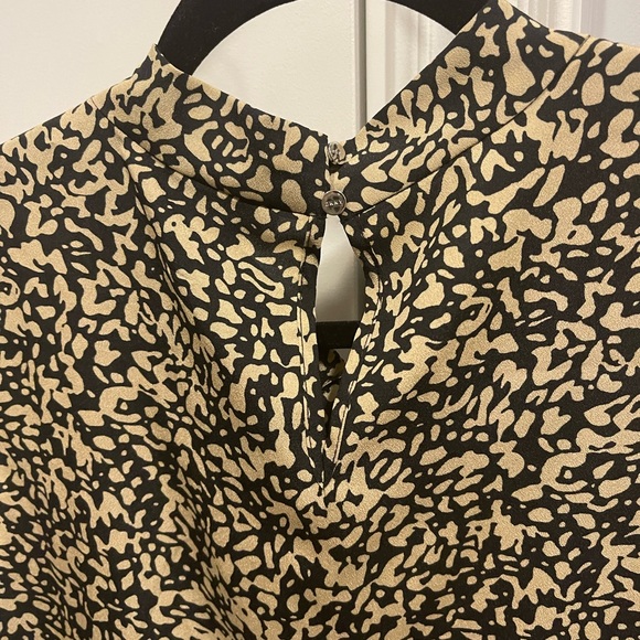 DKNY Sleeveless Top - Picture 3 of 4